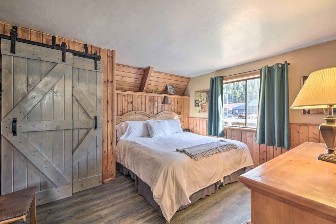 Ski-Inandski-Out Red River Cabin With Mtn Views! エクステリア 写真