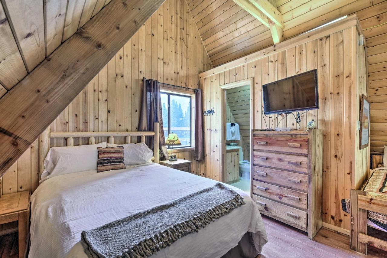 Ski-Inandski-Out Red River Cabin With Mtn Views! エクステリア 写真