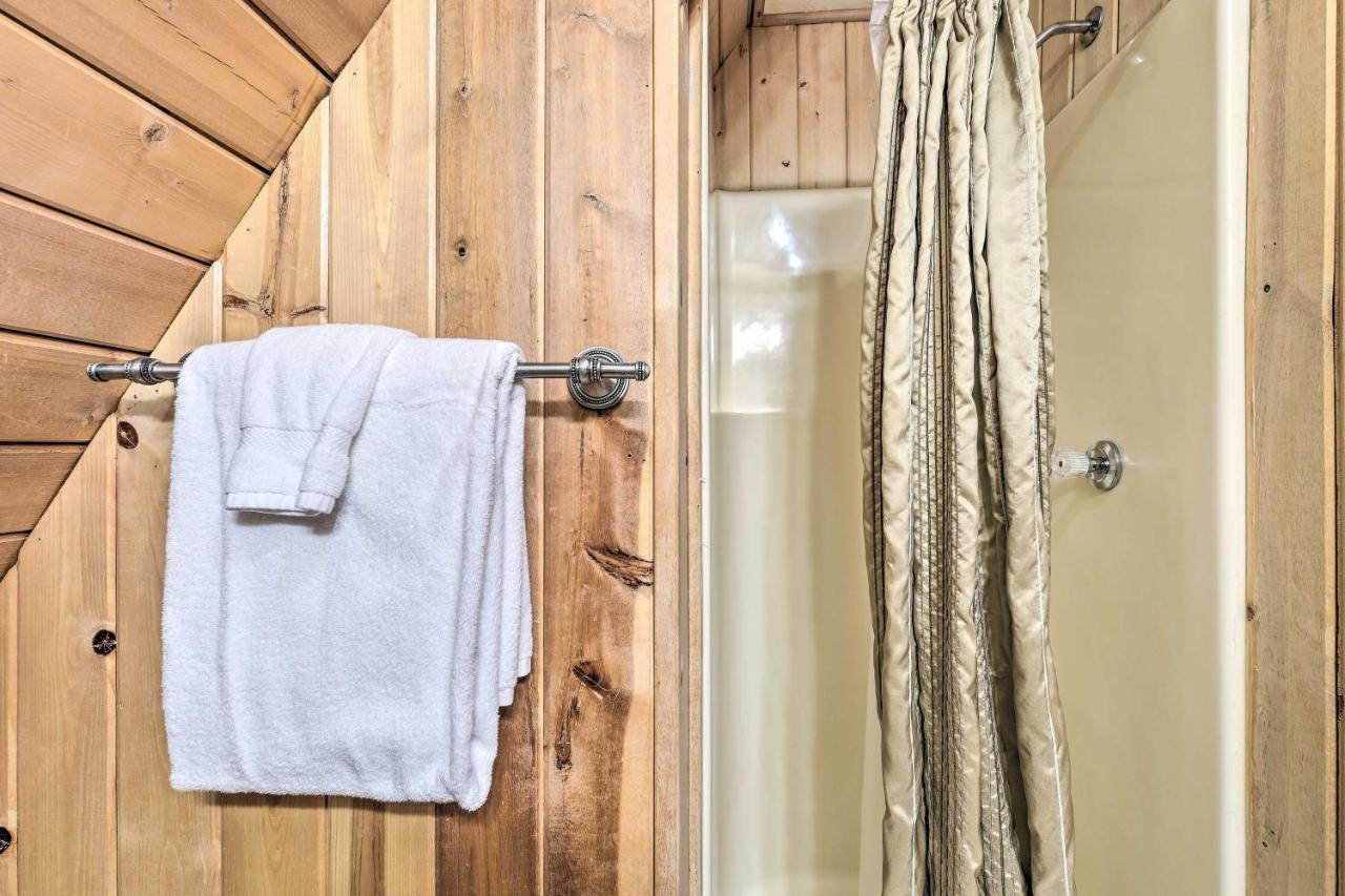 Ski-Inandski-Out Red River Cabin With Mtn Views! エクステリア 写真